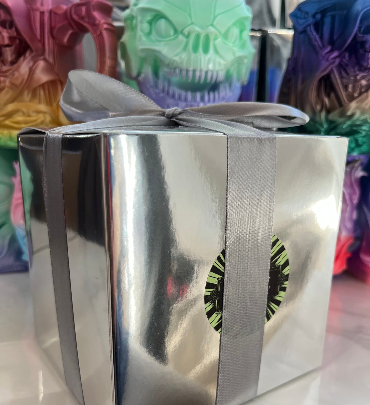 Sci-fi artistic can holding mugs mystery boxes